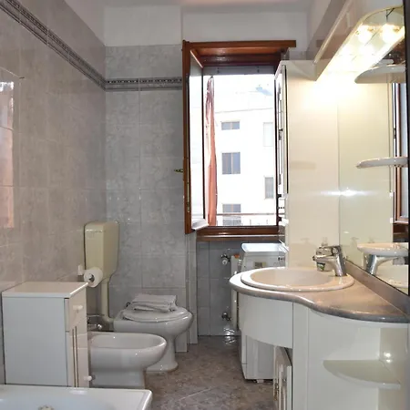 Апартаменты Viale Signorini 3b - House *